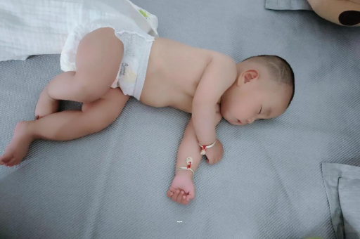 浚县宝宝多久会抬头 浚县宝宝多久会抬头